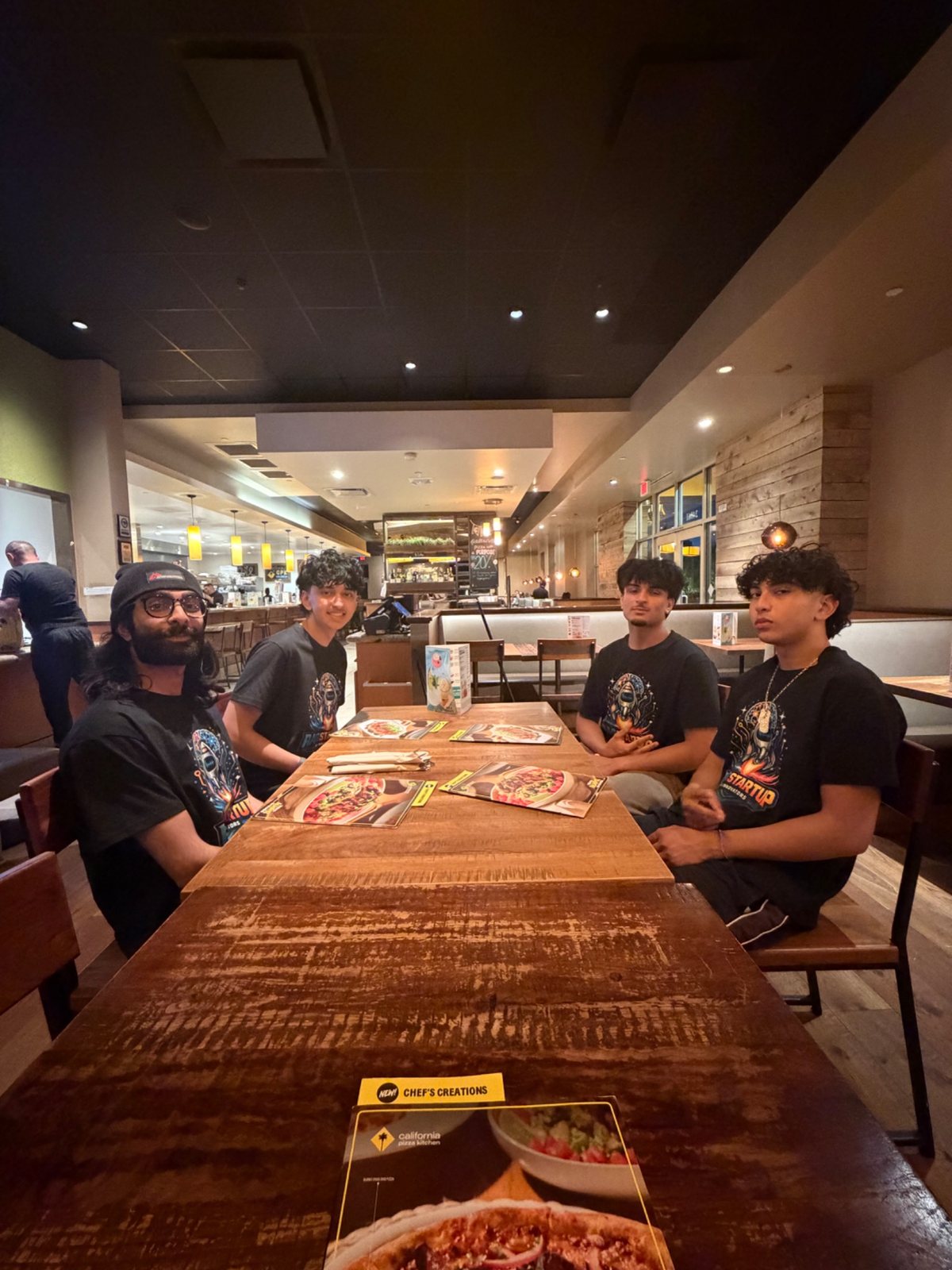 Founder Offsite participants continuing conversations over dinner